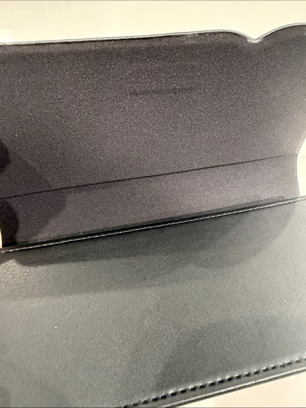Dolce & Gabbana Black Leather DG magnetic Clutch - Picture 6 of 8